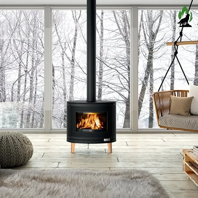 Kominek na drewno Invicta Kaori Zen z widokiem na stylowy design