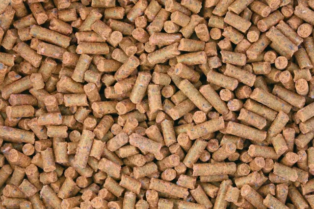 Jak ustawić nadmuch w piecyku na pellet, by szybko dogrzać salon bez uciążliwego szumu